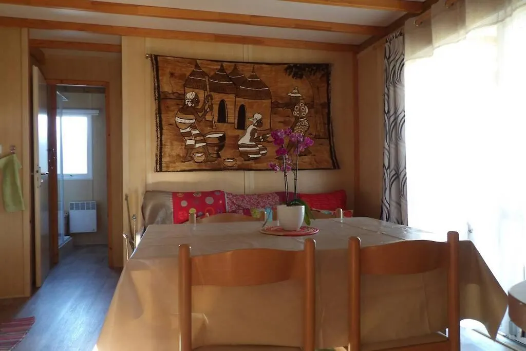 Châlet dans parc de loisirs 5 étoiles Puget-sur Argens