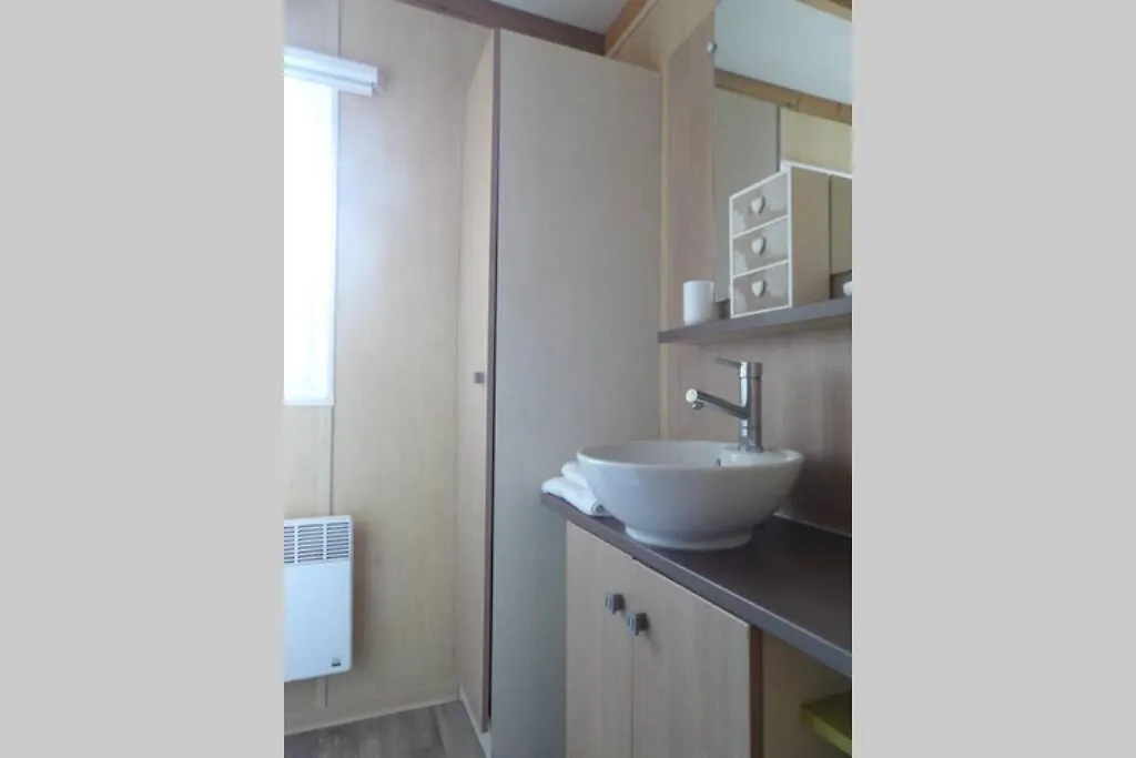 Châlet dans parc de loisirs 5 étoiles Puget-sur Argens