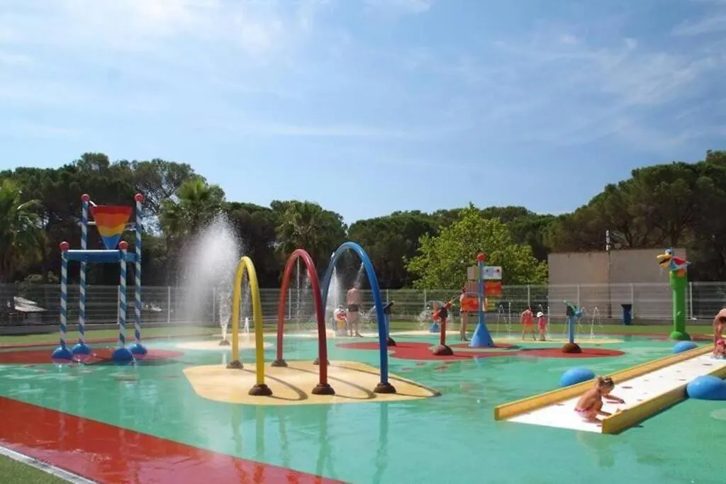 Châlet dans parc de loisirs 5 étoiles Puget-sur Argens