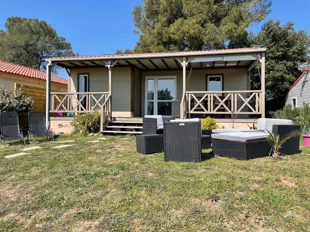 Châlet dans parc de loisirs 5 étoiles Puget-sur Argens